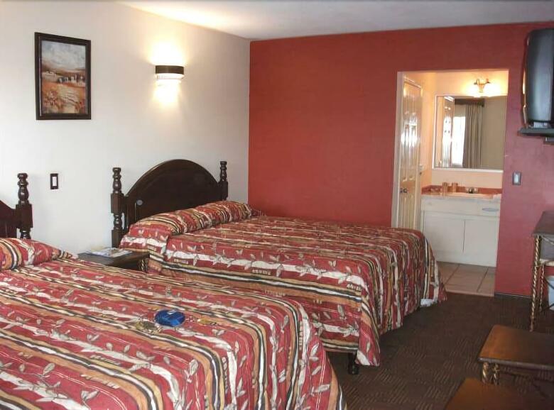 Hotel Pueblito Inn