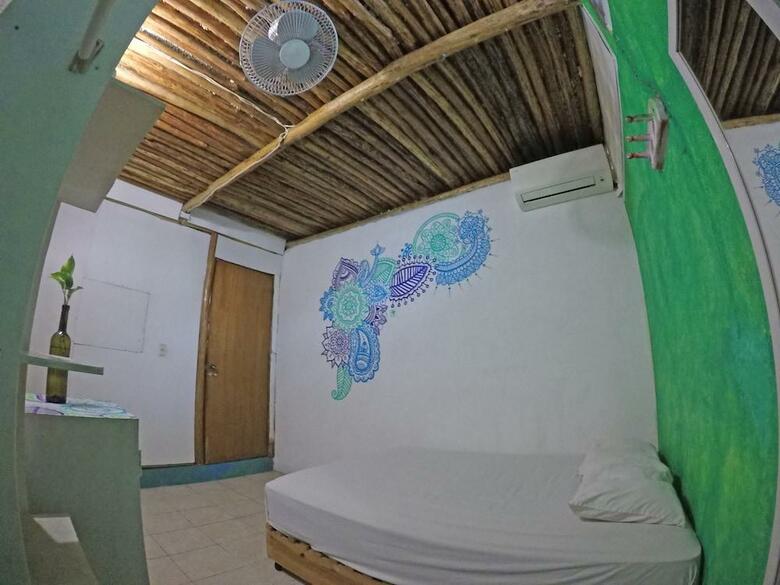 Hotel Hostel Playa By The Spot