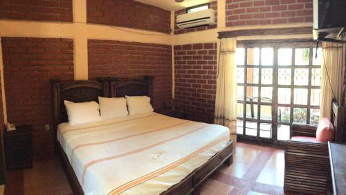 River Side Hotel