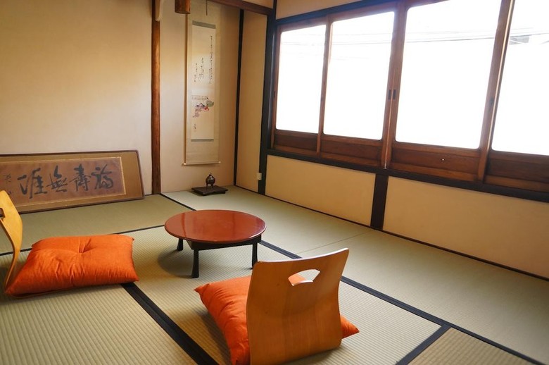 Albergue Itoya Stand Guesthouse