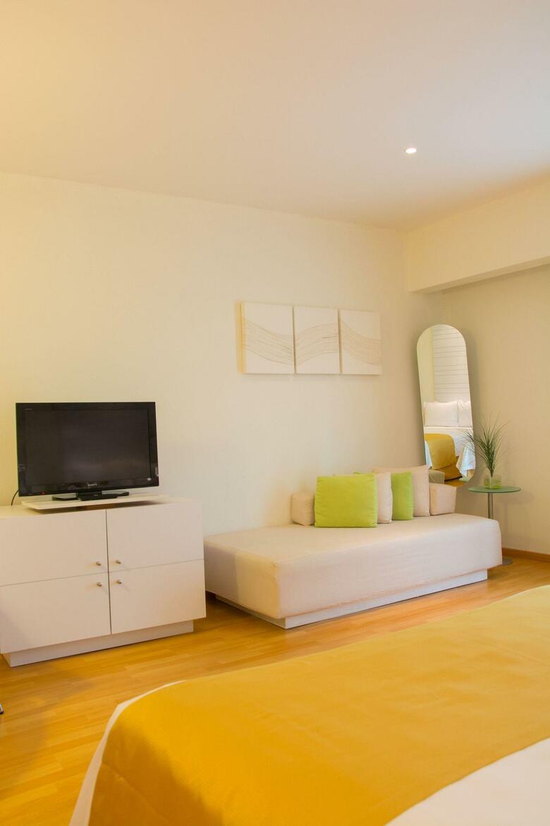 Holiday Inn Express Hotel & Suites Wtc