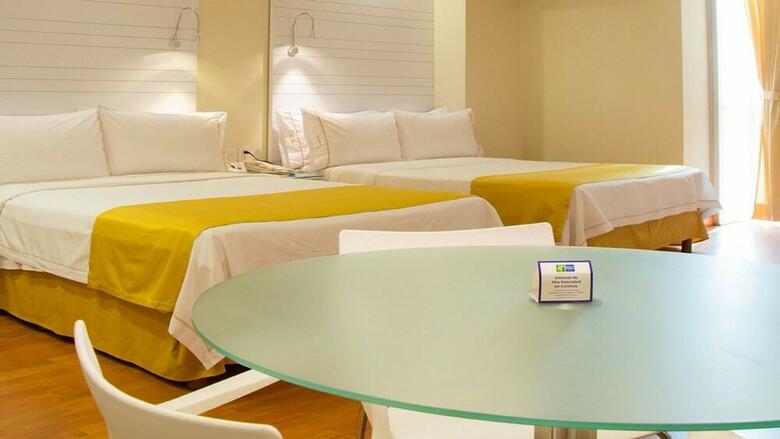 Holiday Inn Express Hotel & Suites Wtc