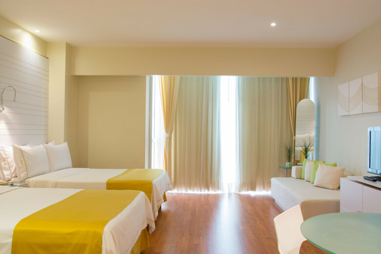 Holiday Inn Express Hotel & Suites Wtc