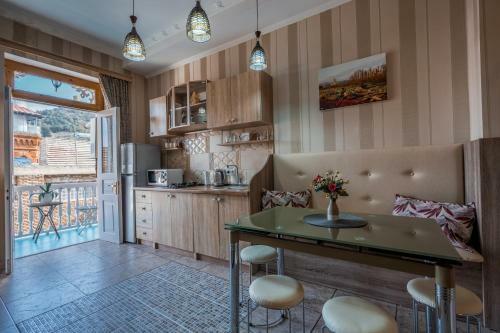 Botanical Garden Apartment