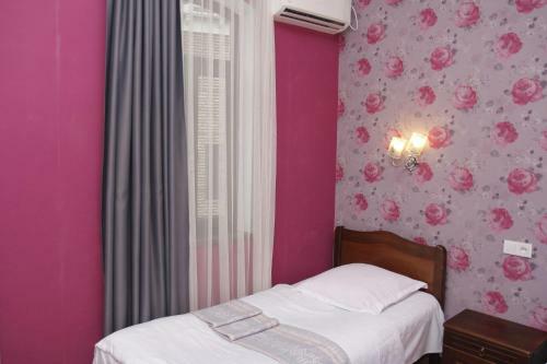 Hostal Guest House Gamardjoba