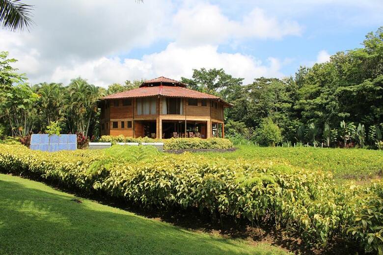 Macaw Lodge