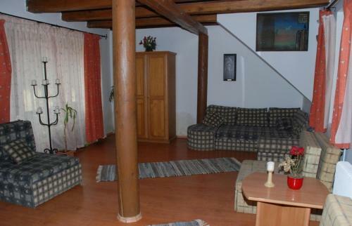 Apartamento S�r�nyes Udvarh�z