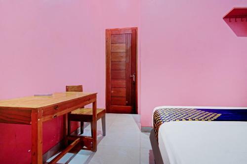 Hotel Vaccinated Staff - Oyo 90268 Aliyah Syariah