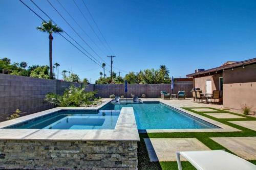 Old Town Scottsdale Home With Backyard Oasis