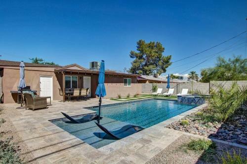 Old Town Scottsdale Home With Backyard Oasis