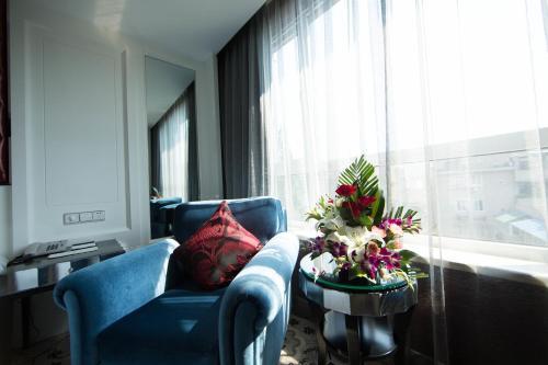 Holiday Wuyang Hotel