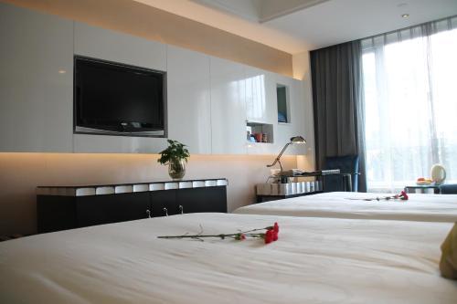 Holiday Wuyang Hotel