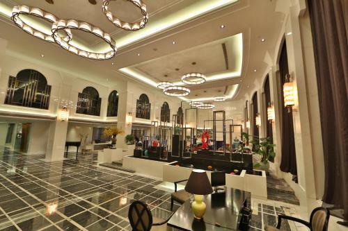 Holiday Wuyang Hotel