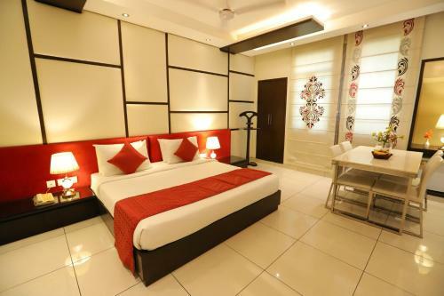 Amrapali Grand The Boutique Hotel