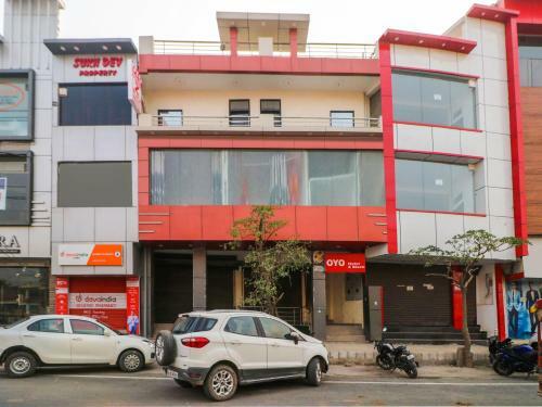Oyo 76738 Hotel Z Black