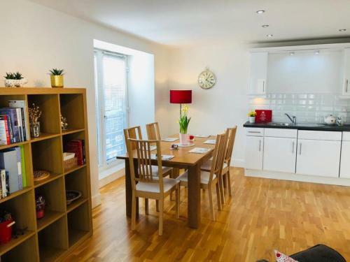 Remarkable 2 Bed Apartment In Edinburgh