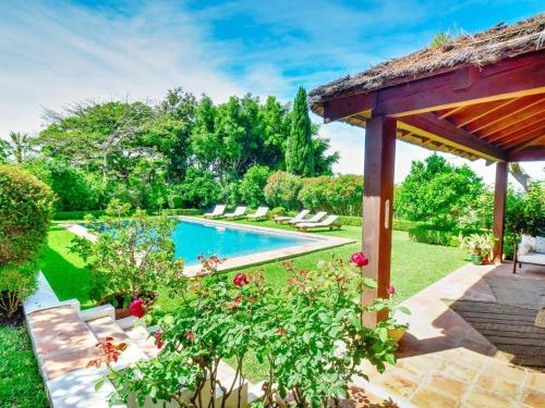 7004 Cozy Villa With Heated Pool And Garden