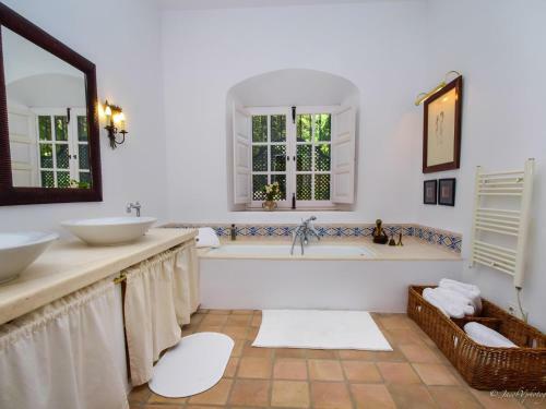 7004 Cozy Villa With Heated Pool And Garden