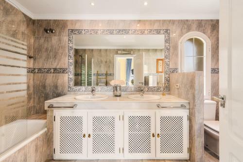 Golden Mile Villa Close To Beach