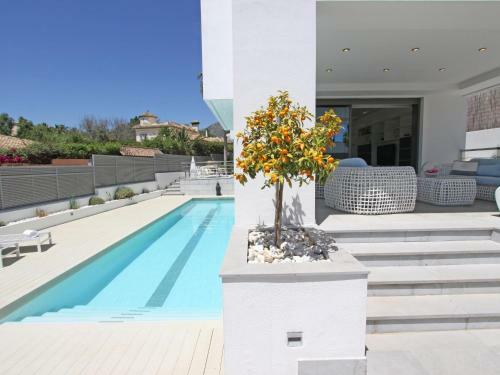 1118 Modern Villa