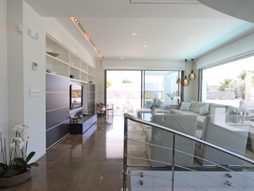 1118 Modern Villa