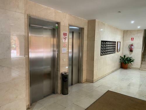 Apartamentos Suites Torr En Caja M�gica - Madrid