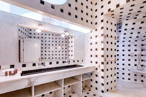 Genteel Home Palacio Abades
