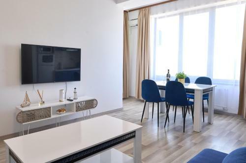 Alina Lake View Apartment