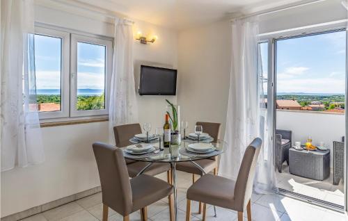 Nice Apartment In Liznjan With 2 Bedrooms