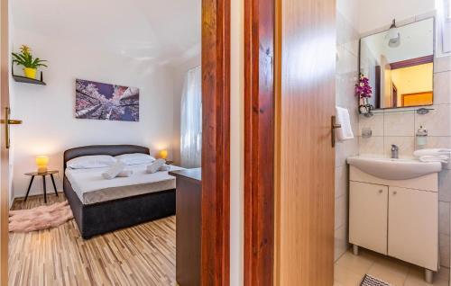 Nice Apartment In Liznjan With 2 Bedrooms