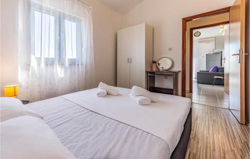 Nice Apartment In Liznjan With 2 Bedrooms