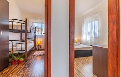 Nice Apartment In Liznjan With 2 Bedrooms