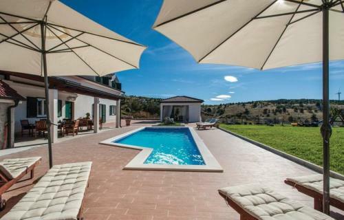 Villa Tesija