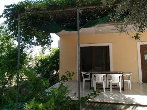 Lefkas House With Garden