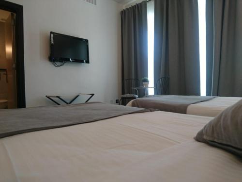 Red Rose Hotel And Suites