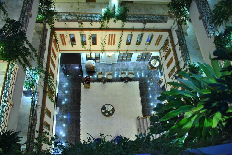 Larsa Hotel
