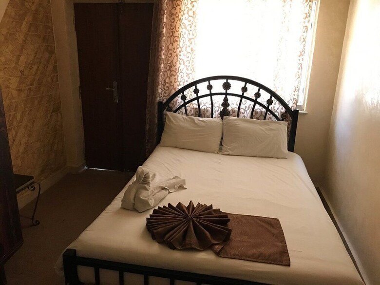 Caravan Hotel