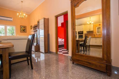 Apartment For 8 People Near The Beach