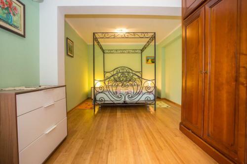 Apartment For 8 People Near The Beach