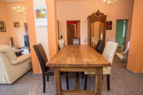 Apartment For 8 People Near The Beach
