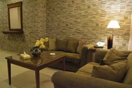 Capri Hotel Suites