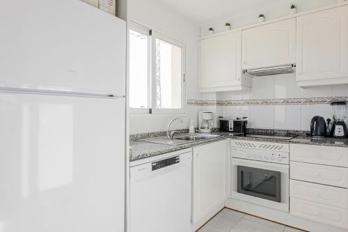Fantastic 2-bed Apartment Close To The Sandy Beach