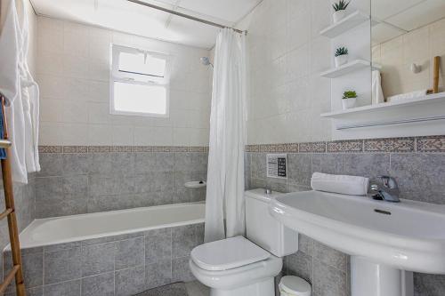 Fantastic 2-bed Apartment Close To The Sandy Beach