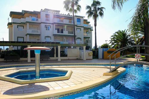 Fantastic 2-bed Apartment Close To The Sandy Beach