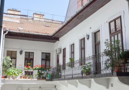 Real Apartments Wessel�nyi IV