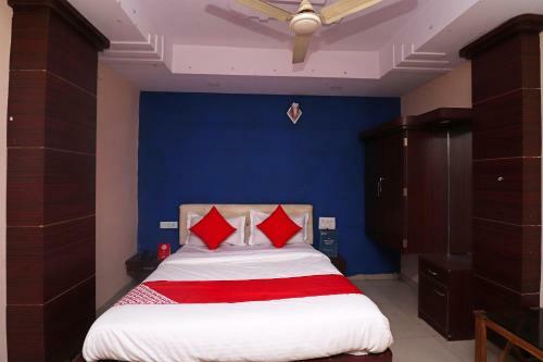 Oyo 28769 The Landmark Hotel