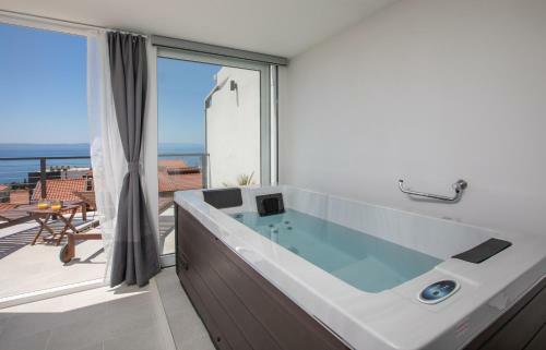 Apartments Left & Right With Jacuzzi, 4 Stars