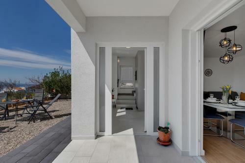Holiday Home L & B Makarska