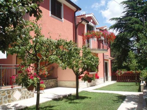 Villa Diana Apartments Pore?