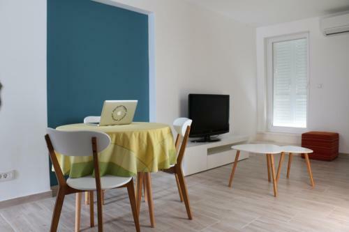 Velin Apartment